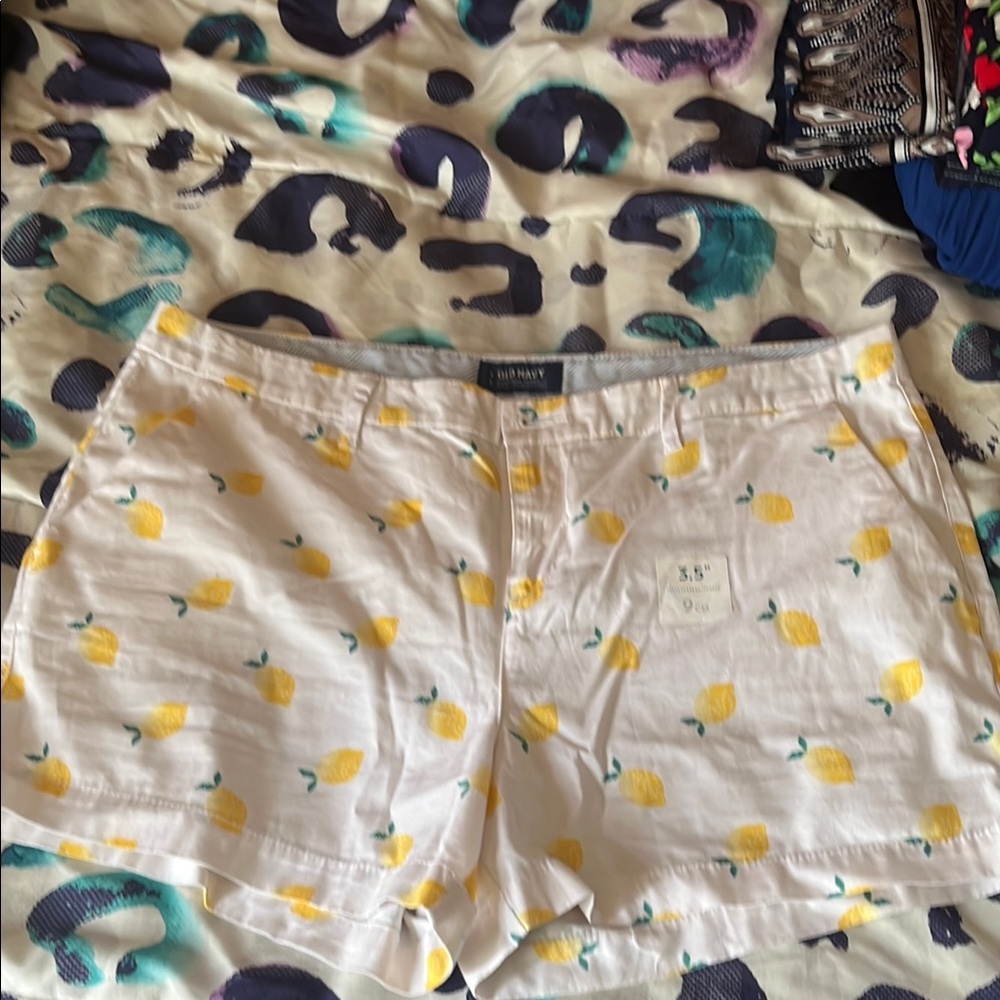 Old Navy White and Yellow Bermudas Casual Style